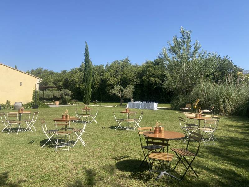 location salle dans les bouches du rhône avec jardin et grande terrasse pour baptême