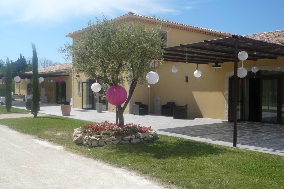 location salle de mariage dans cadre de verdure à 20 mn d'avignon 84000